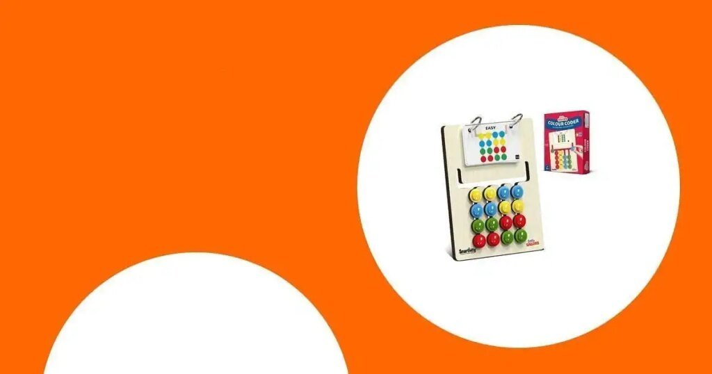 1605d01bc2ef00b33100f Right Win Medias Color coded puzzle game with a board pattern cards and colored pegs against an orange and white background